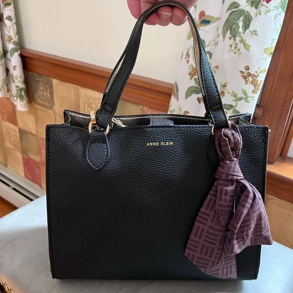 Anne klein black discount handbag